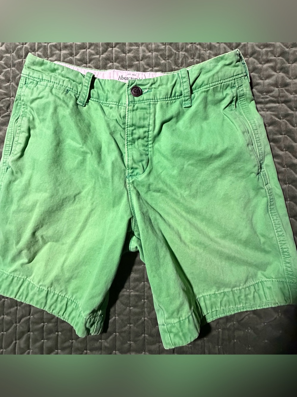 Abercrombie & Fitch green chino shorts size 30